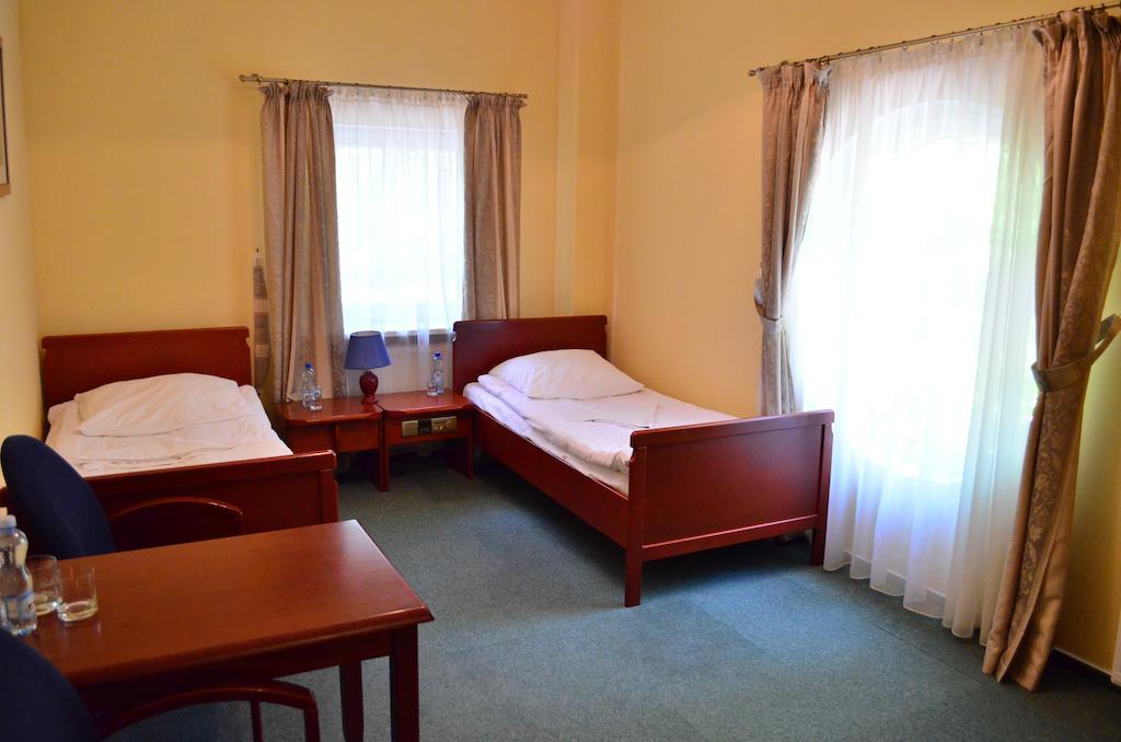 Hotel Mikorzyn Ślesin Habitación foto