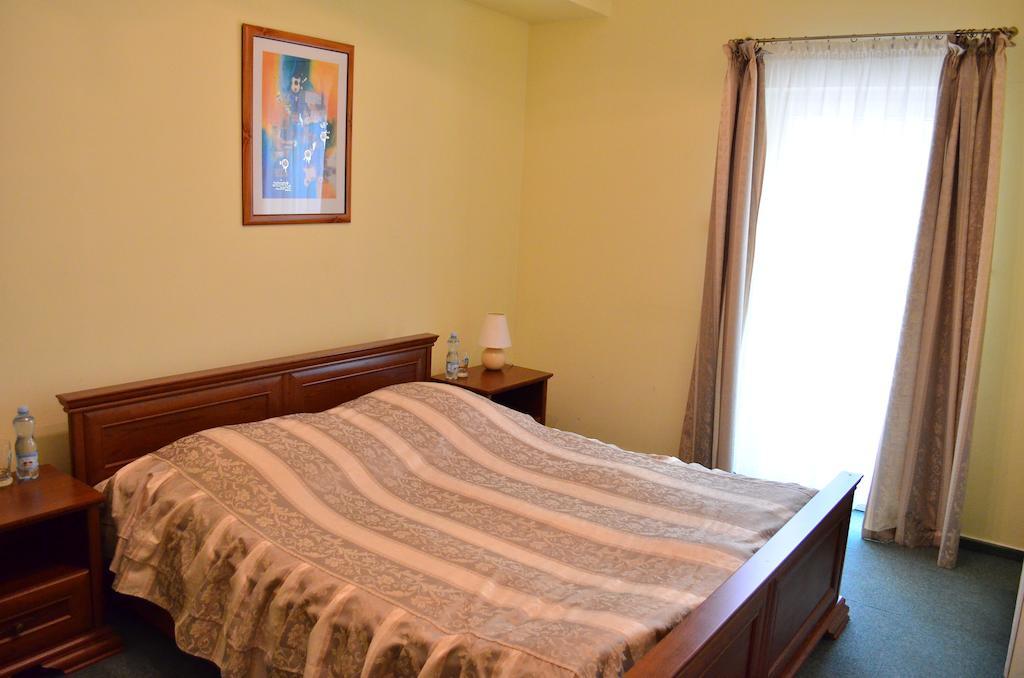 Hotel Mikorzyn Ślesin Habitación foto